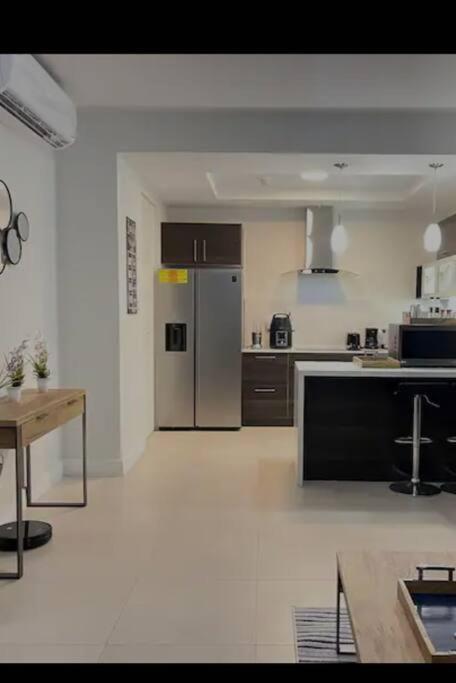 Parkhurst Lux Condo Near Devon House Kingston Exterior photo